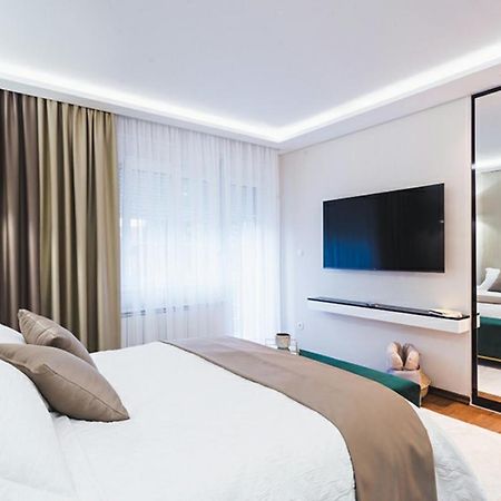 Majestic Apartment 雅戈丁那 外观 照片
